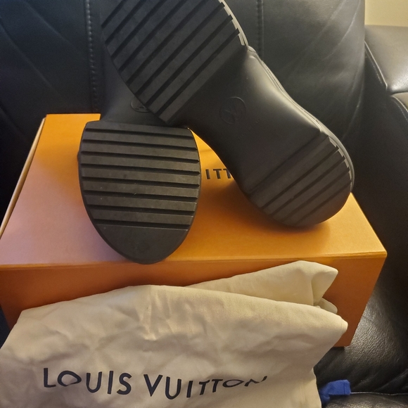Louis Vuitton Runner Tatic Sneaker - Picture 5 of 6